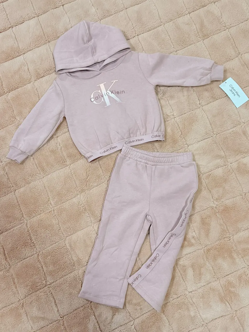 Conjunto Calvin Klein Niña 2