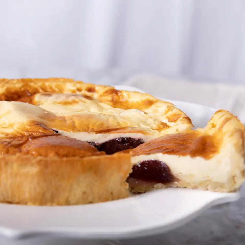 Tarta de Leche Asada con Ciruelas 1