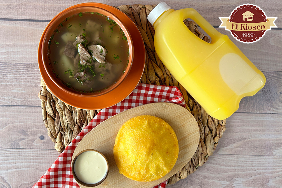 Combo caldo y arepa de huevo 1