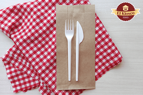 Juego de cubiertos y plato por porción