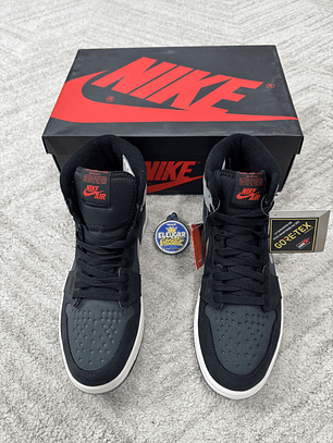 Air Jordan Retro 1 High Panda 