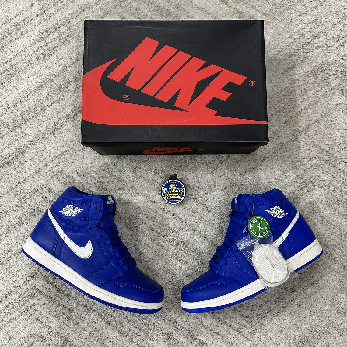 Air Jordan Retro 1 High Hyper Royal 1