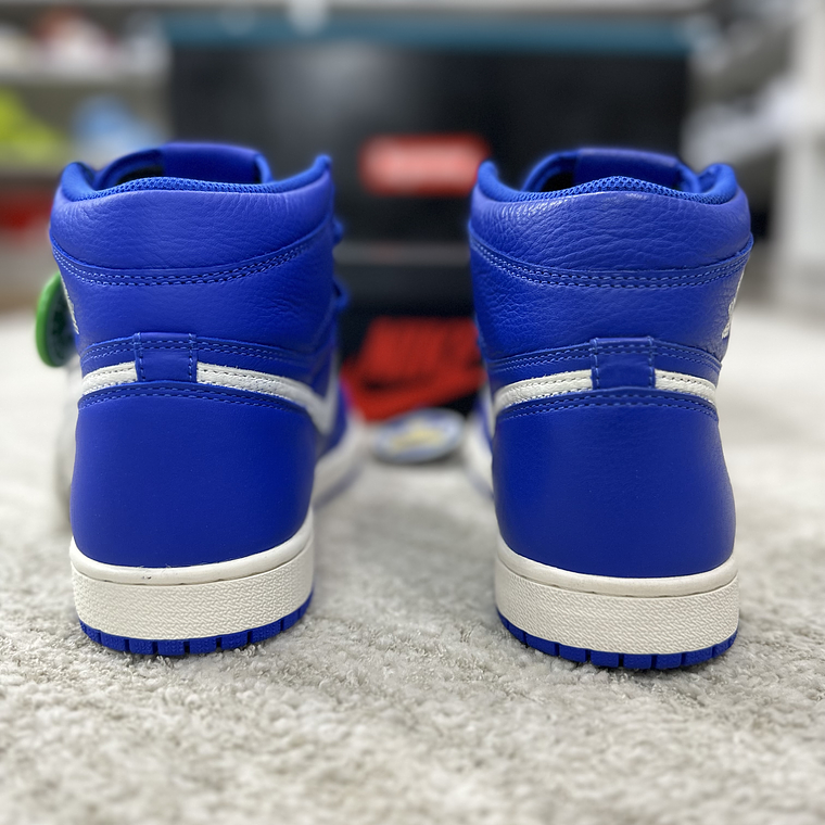 Air Jordan Retro 1 High Hyper Royal 7