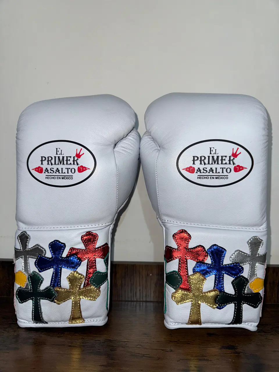 Guante de Box Cruces Blanco 14 oz. 1