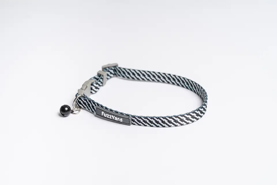 Collar de gato FuzzYard Black and White 1