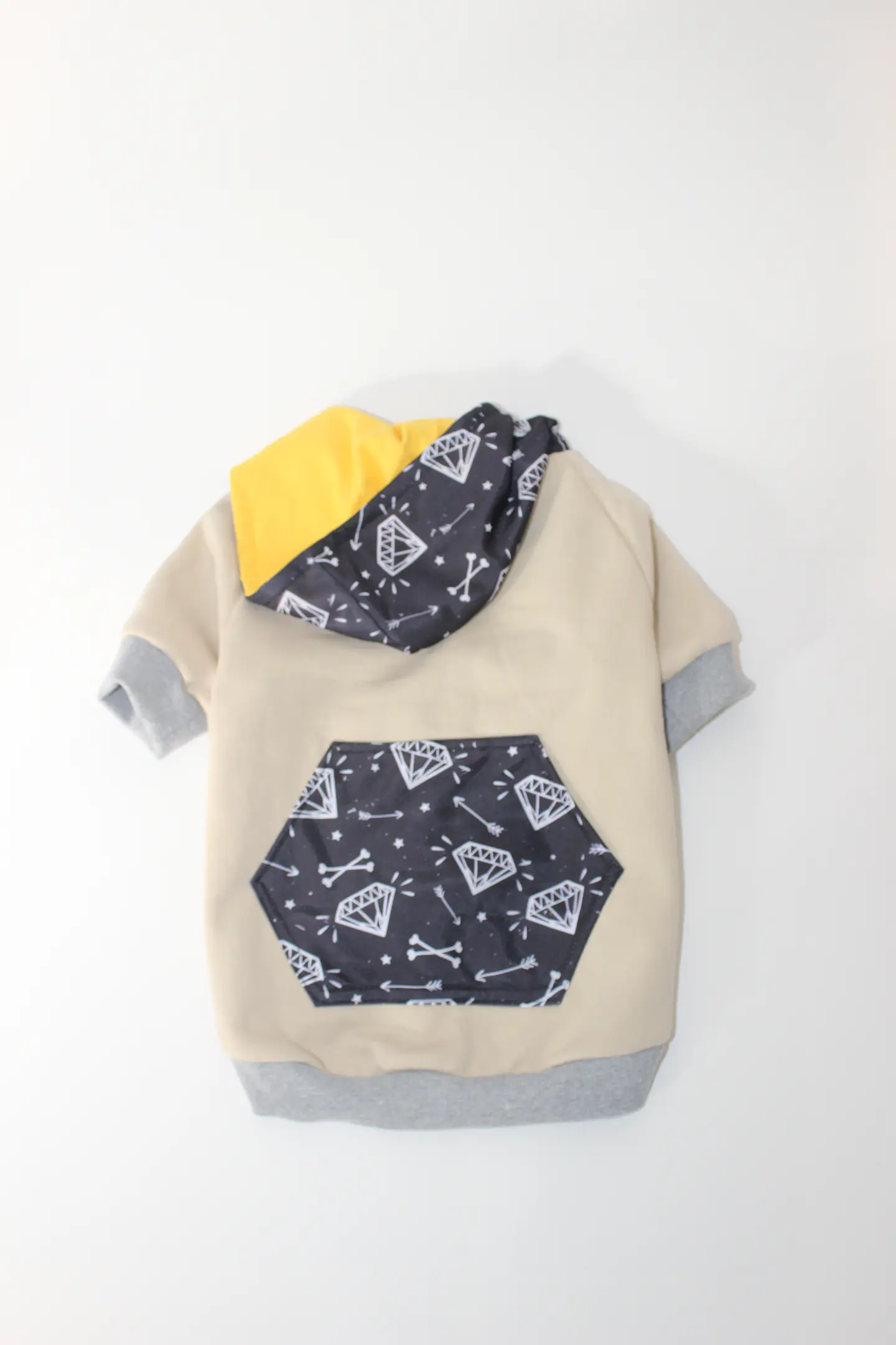 Polerón Beige con bolsillos Negros  1