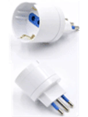 Adaptador Schuko de color blanco y tiene una potencia máxima de 1500 watts