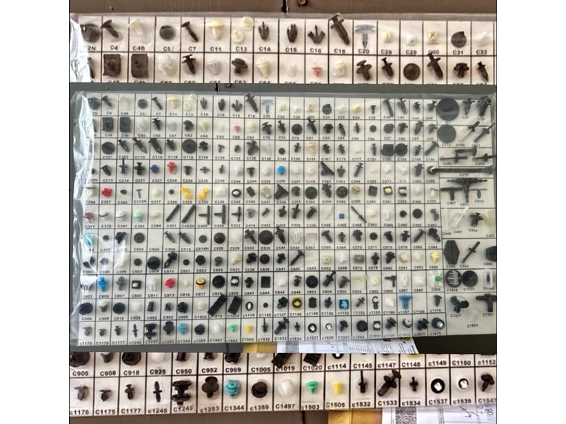 Diversa variedad de Broches plásticos