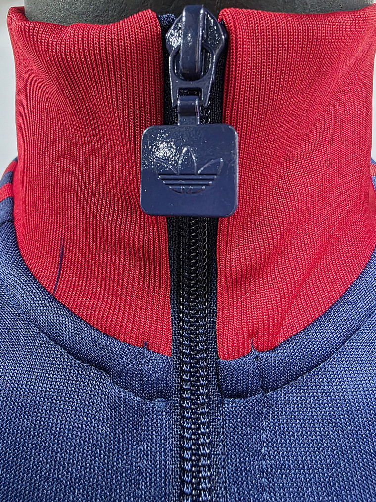 Polerón Azul Universidad de Chile Adidas – Temporada 2026 4