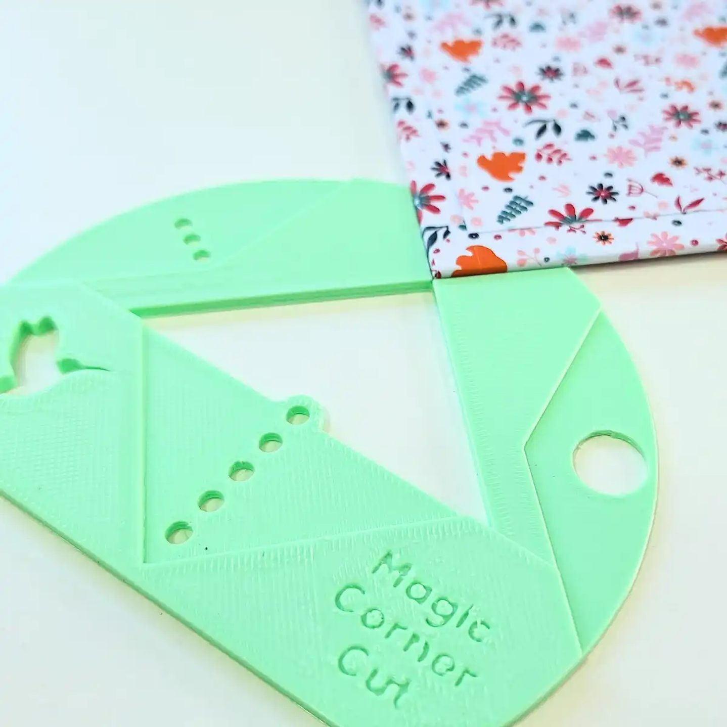 Regla Esquinas Perfectas 5 en 1 - Magic Corner Cut 2