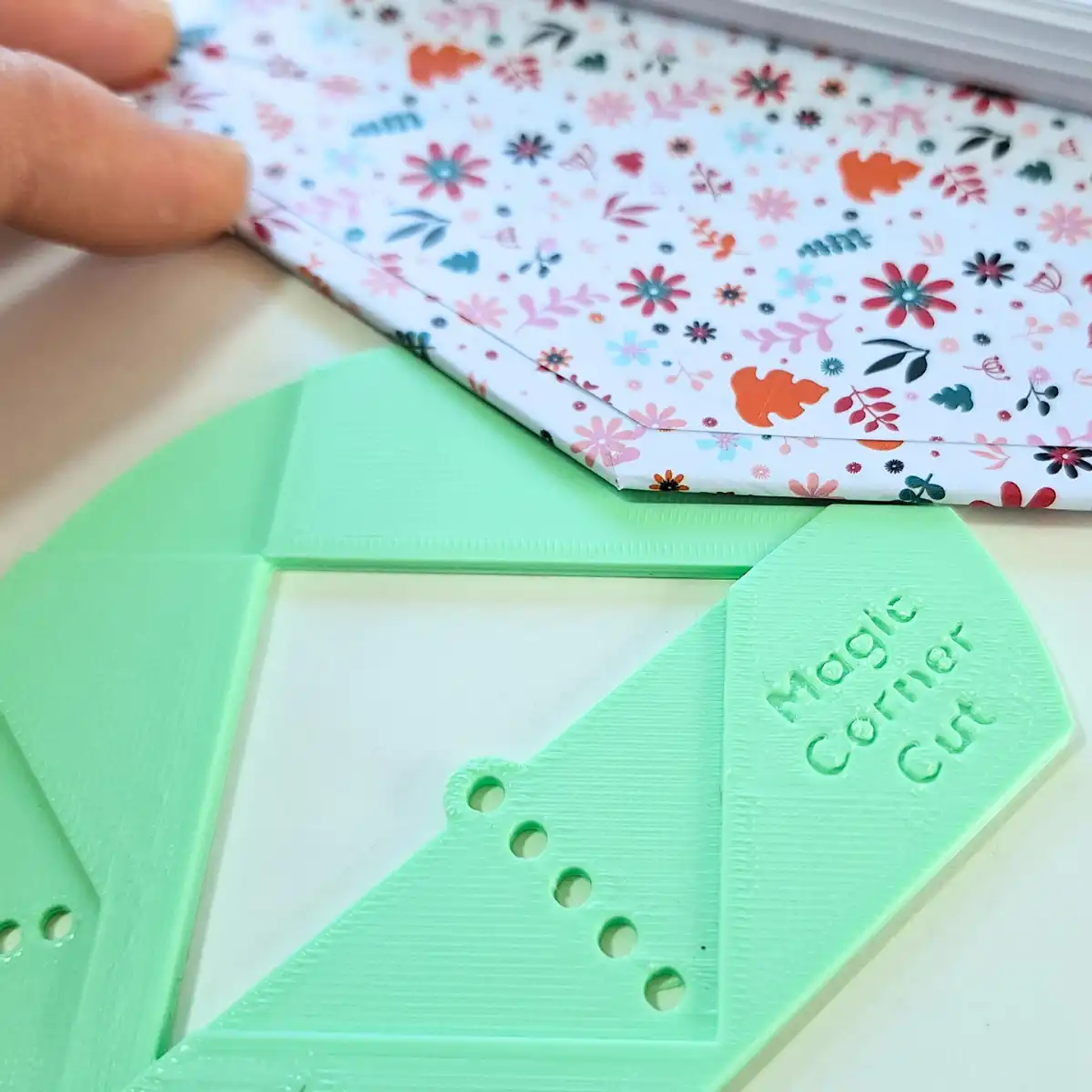 Regla Esquinas Perfectas 5 en 1 - Magic Corner Cut 3