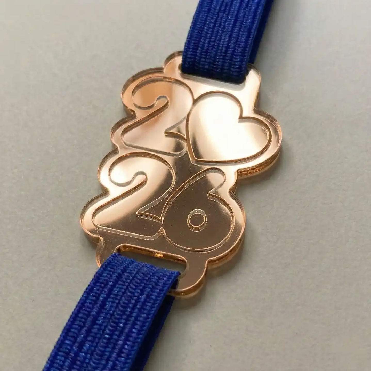 Dije pasa Elástico 2026 Acrílico Espejado - Decorativo Agendas 4