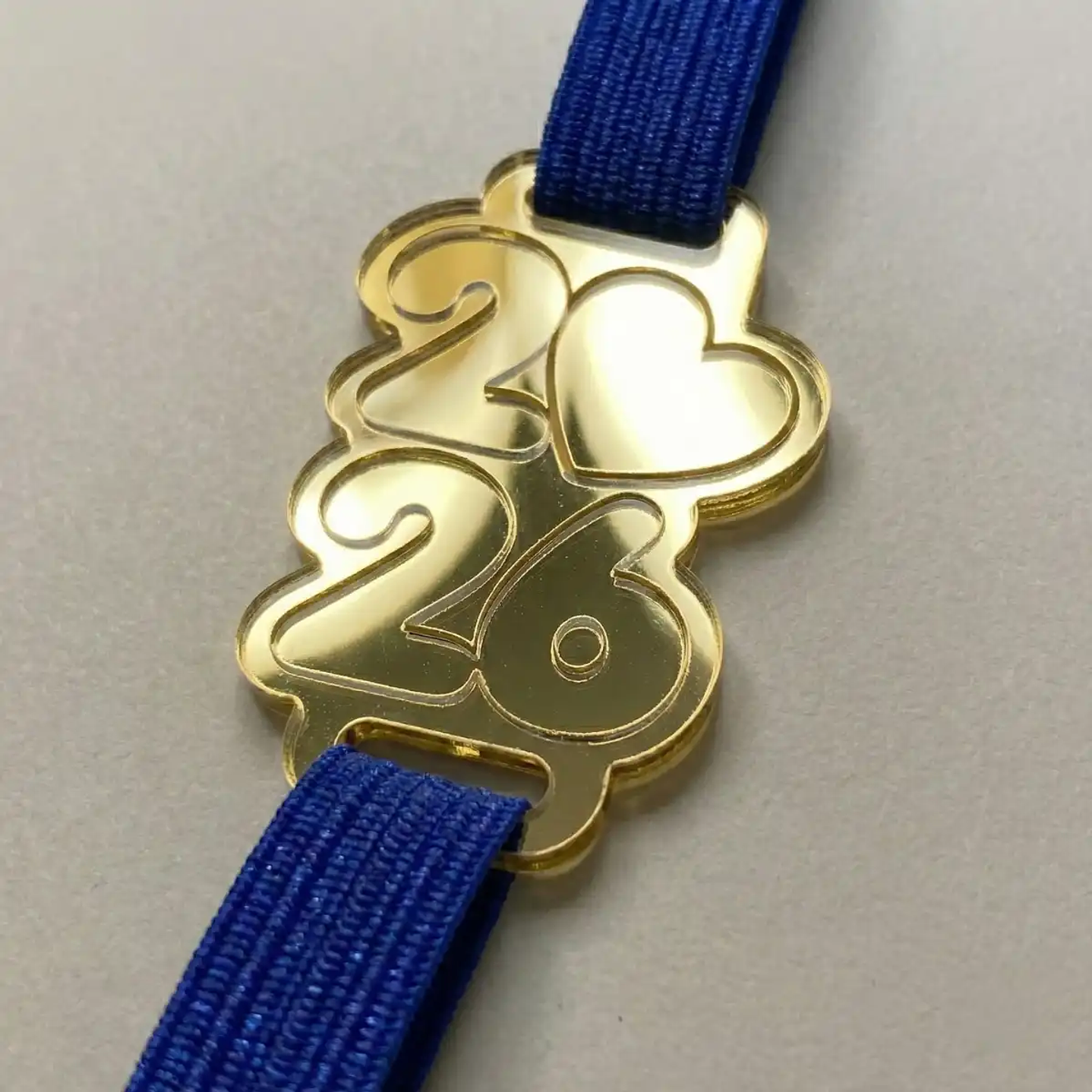 Dije pasa Elástico 2026 Acrílico Espejado - Decorativo Agendas 3