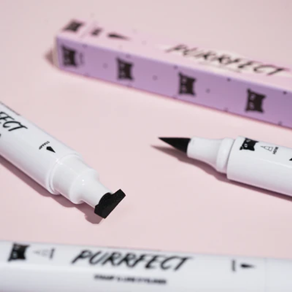 Purrfect Stamp & Line Eyeliner - Black - Delineador de ojos con sello