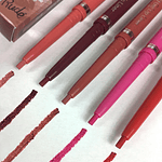 Delineador de labios cremoso - Teeny Weeny Rich and Creamy Micro Gel Lip Liner