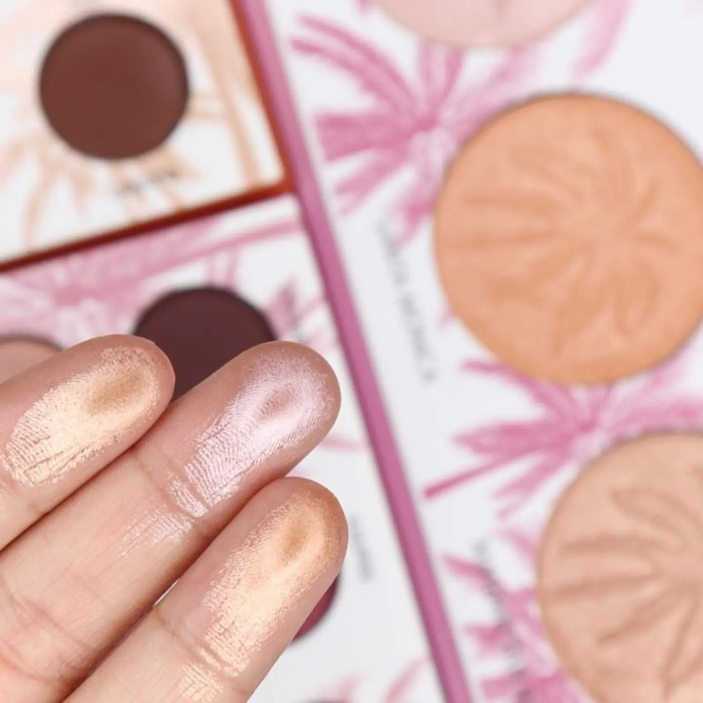 Paleta de Iluminadores Cali Glow - Beauty Creations (18gr) 3