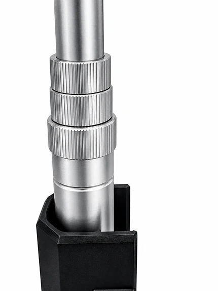 FOCO LED RECARGABLE 30W PLEGABLE USB-C 6