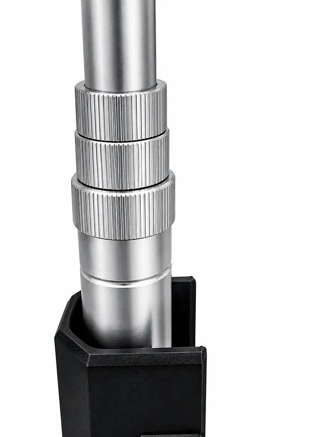 FOCO LED RECARGABLE 30W PLEGABLE USB-C 6