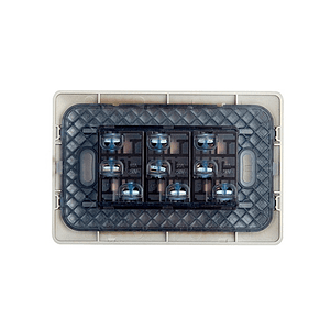 Enchufe Triple 2P+T 10A 220V Color Cafe