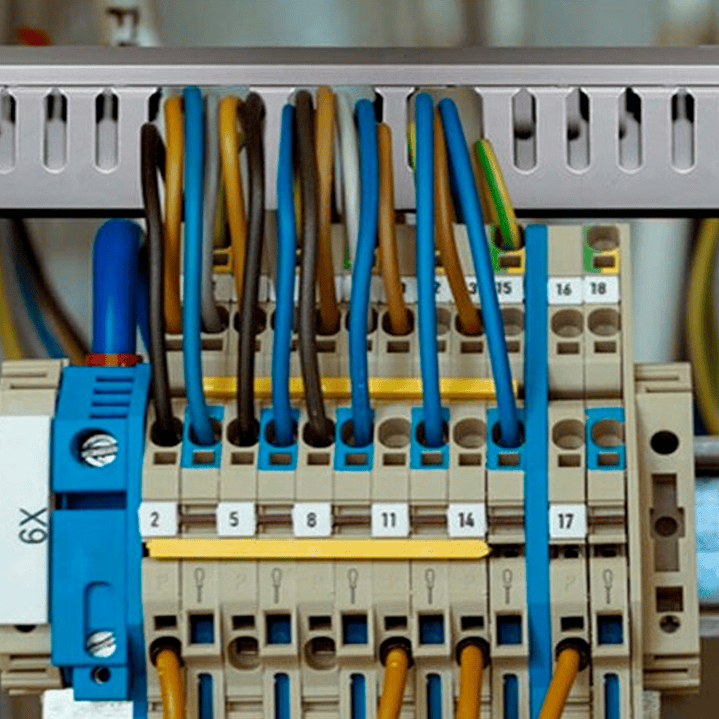 Canaleta Ranurada Libre de Halógeno 60x60mm 2 metros 5