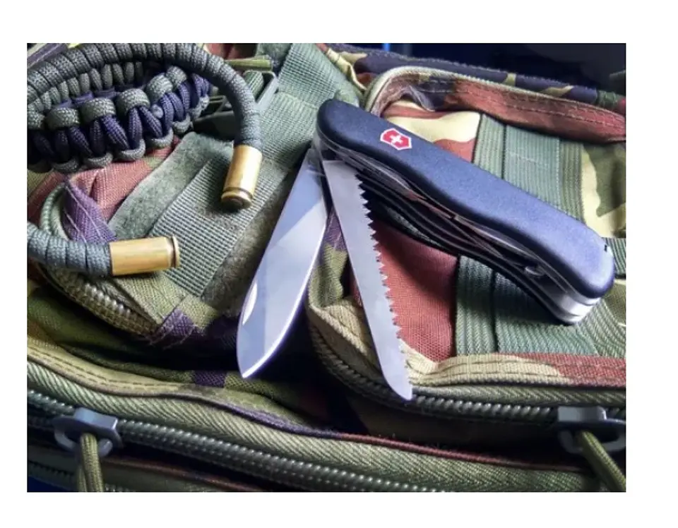 Navaja Victorinox Outrider Negro - Electromundo 2