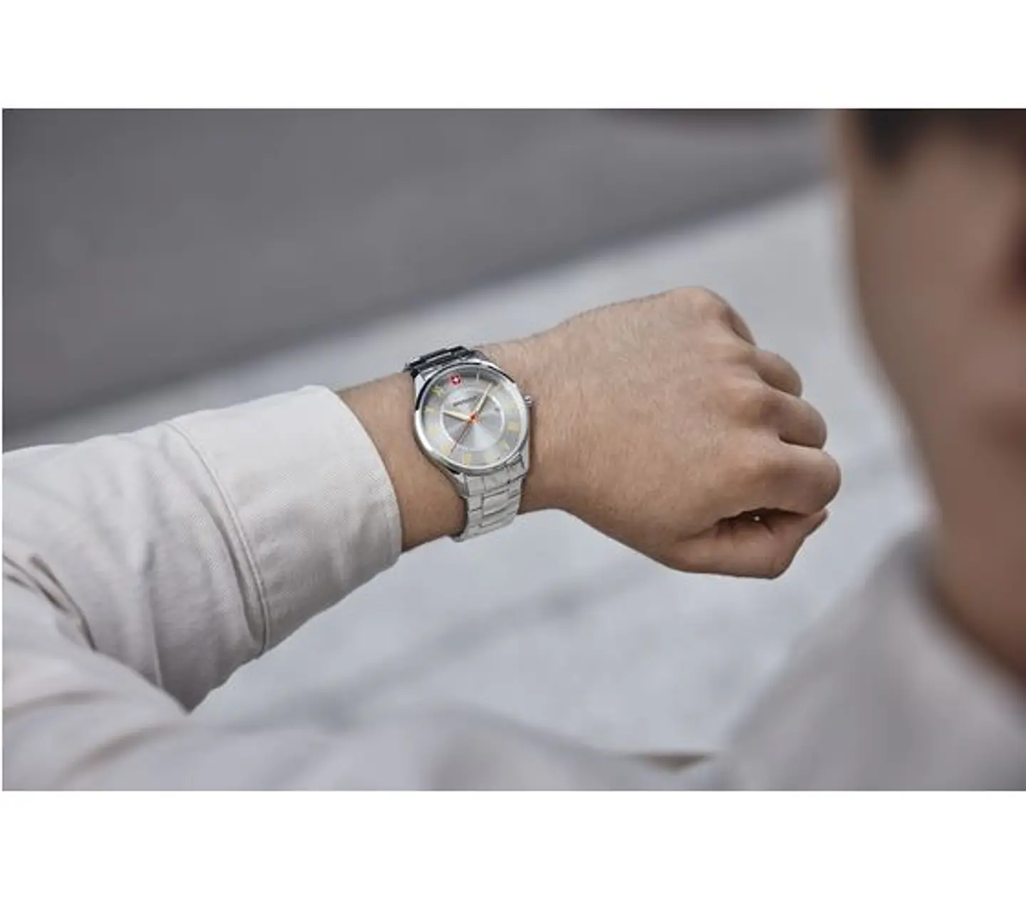Reloj Wenger City Classic en 42 mm - ElectroMundo 5