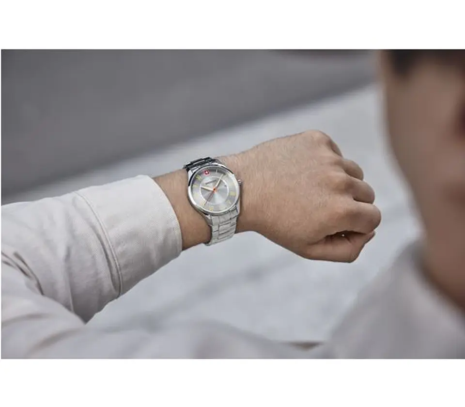 Reloj Wenger City Classic en 42 mm - ElectroMundo 5