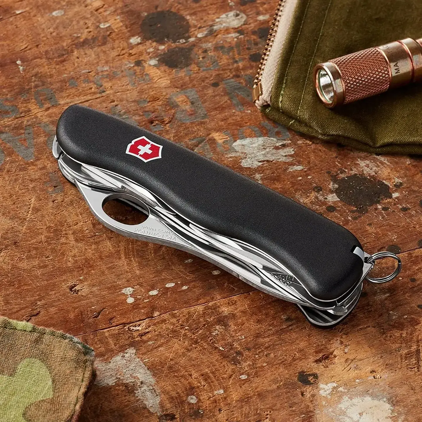 Navaja Victorinox Trailfinder color Negro 4
