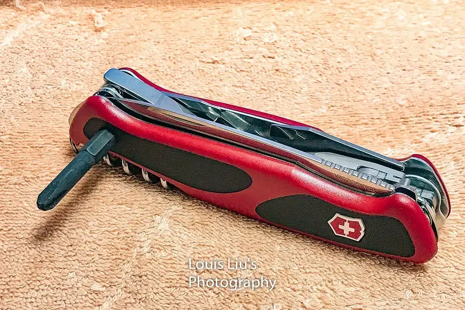 Navaja Victorinox Ranger Grip 174 Handyman color Rojo/Negro 6