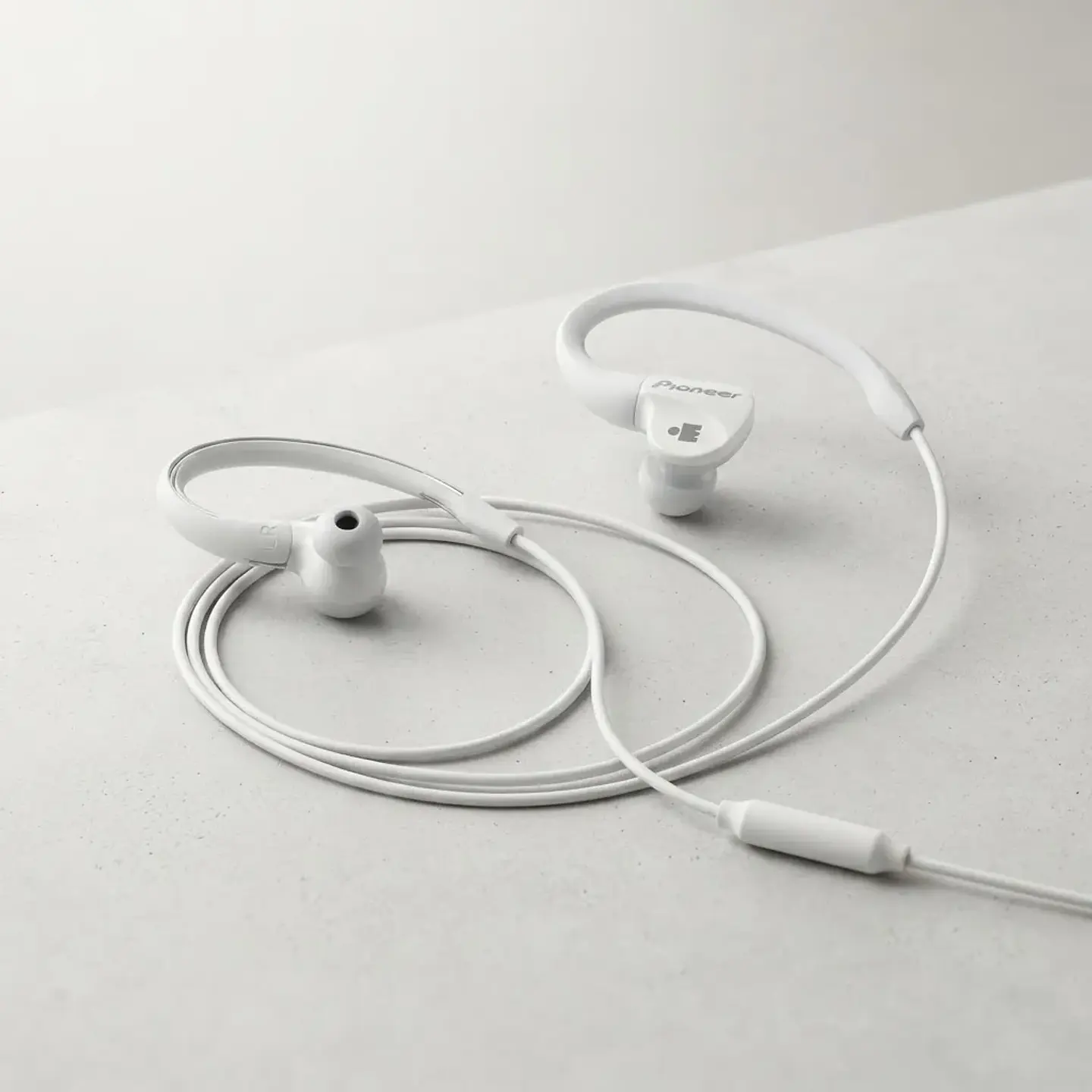 Audífono Pioneer Clip Ear Deportivo Se-e3m Blanco Fx 3