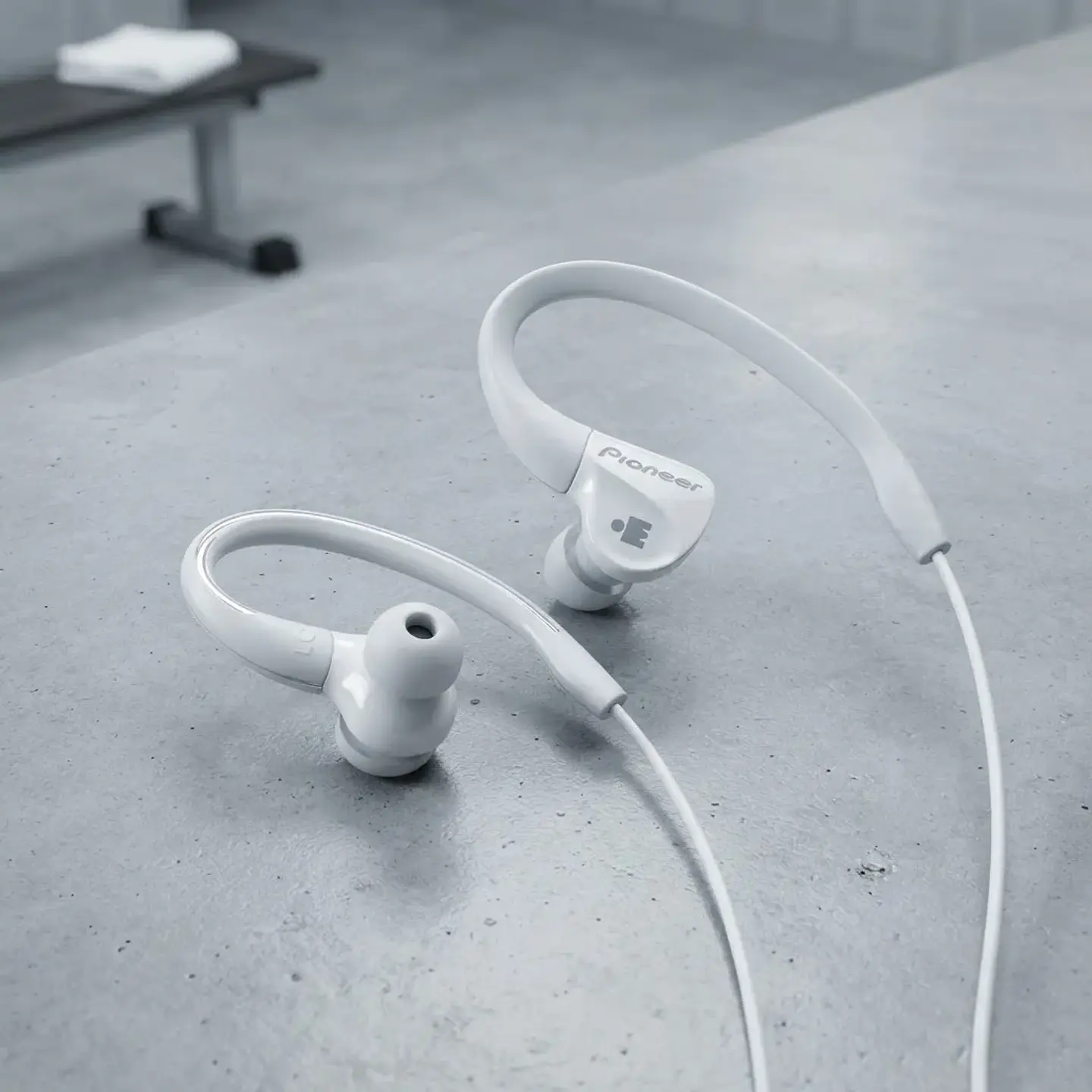 Audífono Pioneer Clip Ear Deportivo Se-e3m Blanco Fx 5