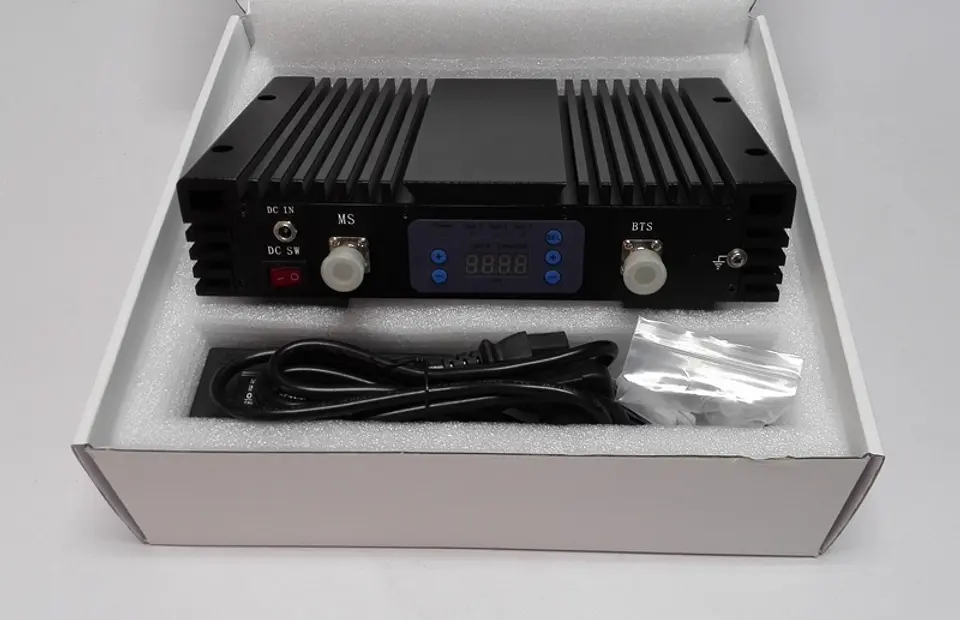Repetidor de señal GSM Amplificador De Señal de celular para 2G y 3G hasta 1500 metros cuadrados 3