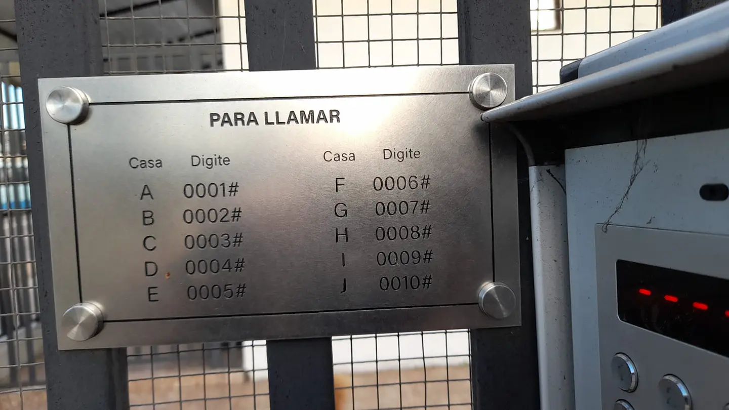Placa de Alucobond para Citófono K6 – Personalizable y Resistente para Exterior 3