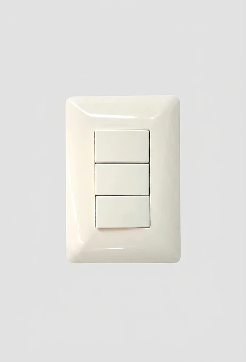 INTERRUPTOR TRIPLE BLANCO