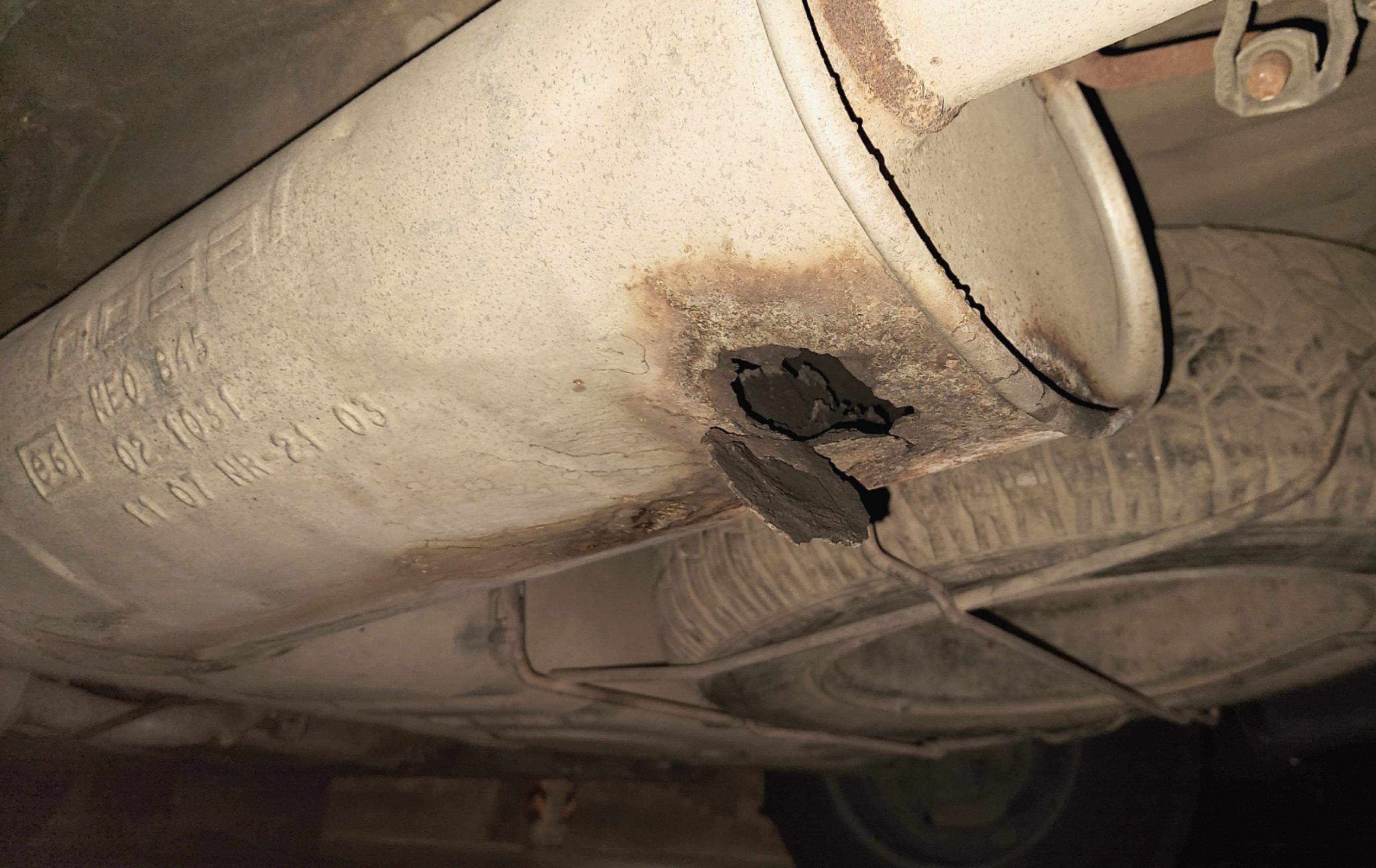 ¿Por qué se rompe el silenciador del escape?