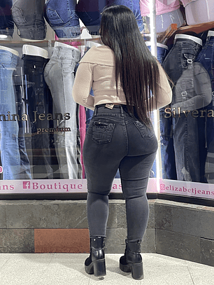 skinny jeans super levanta cola 