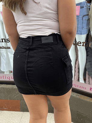 FALDA SHORT CARGO NEGRO 