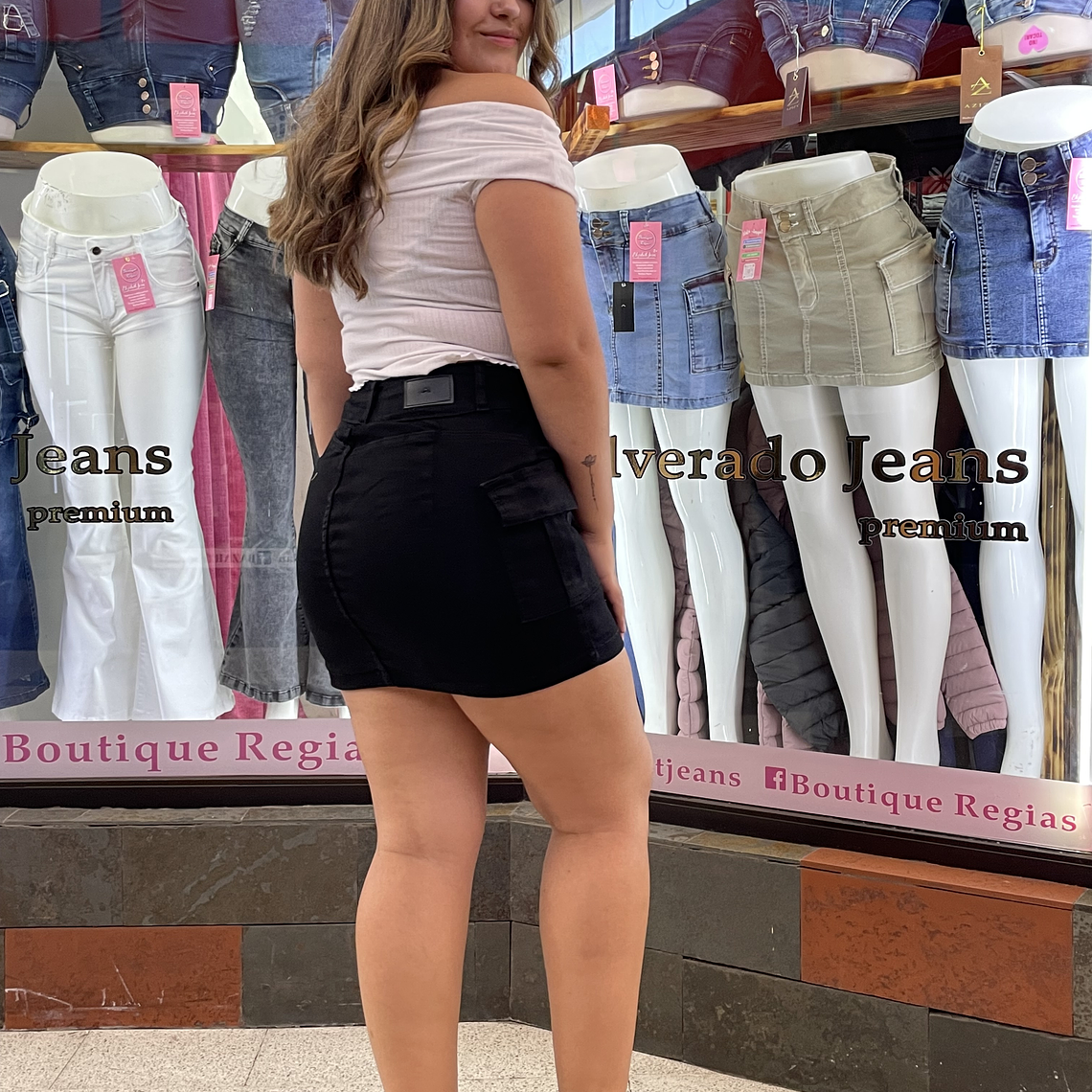 FALDA SHORT CARGO NEGRO  4