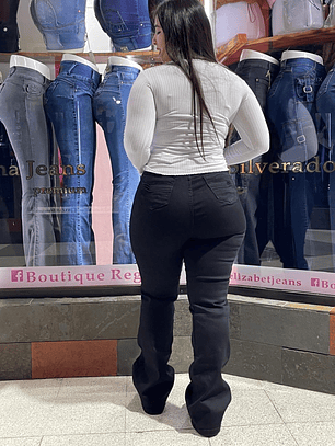 FLARE JEANS NEGRO SEMI ANCHO 