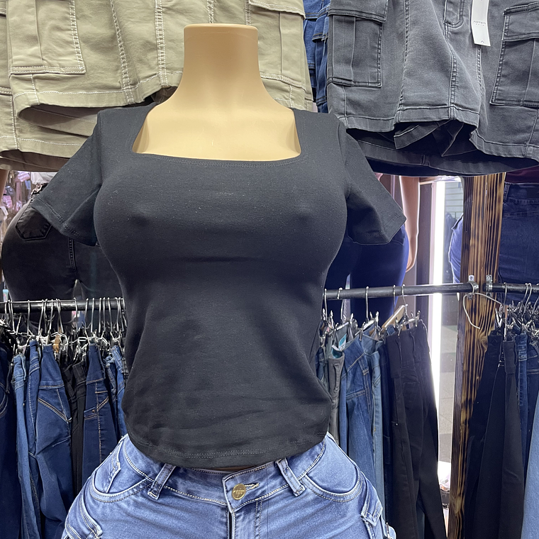 poleras crop aldon elasticados 4