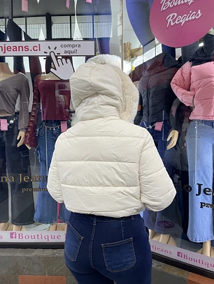 CASACA  BLANCA PUFA CON GORRITO PELUDITO 