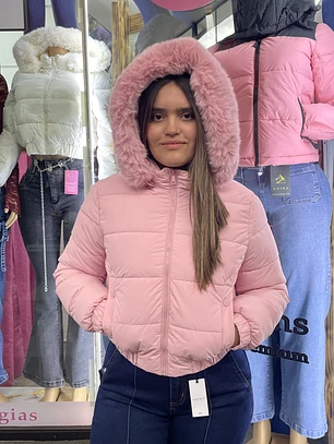 CASACA ROSADA GORRITO PELUDITO 