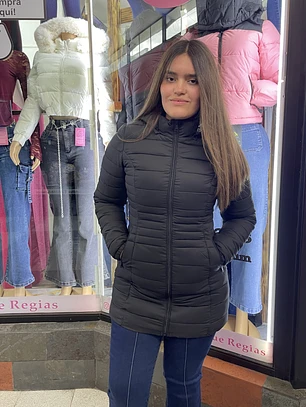 PARKA TERMICA  IMPERMEABLE NEGRA LARGA MEDIA CADERA 