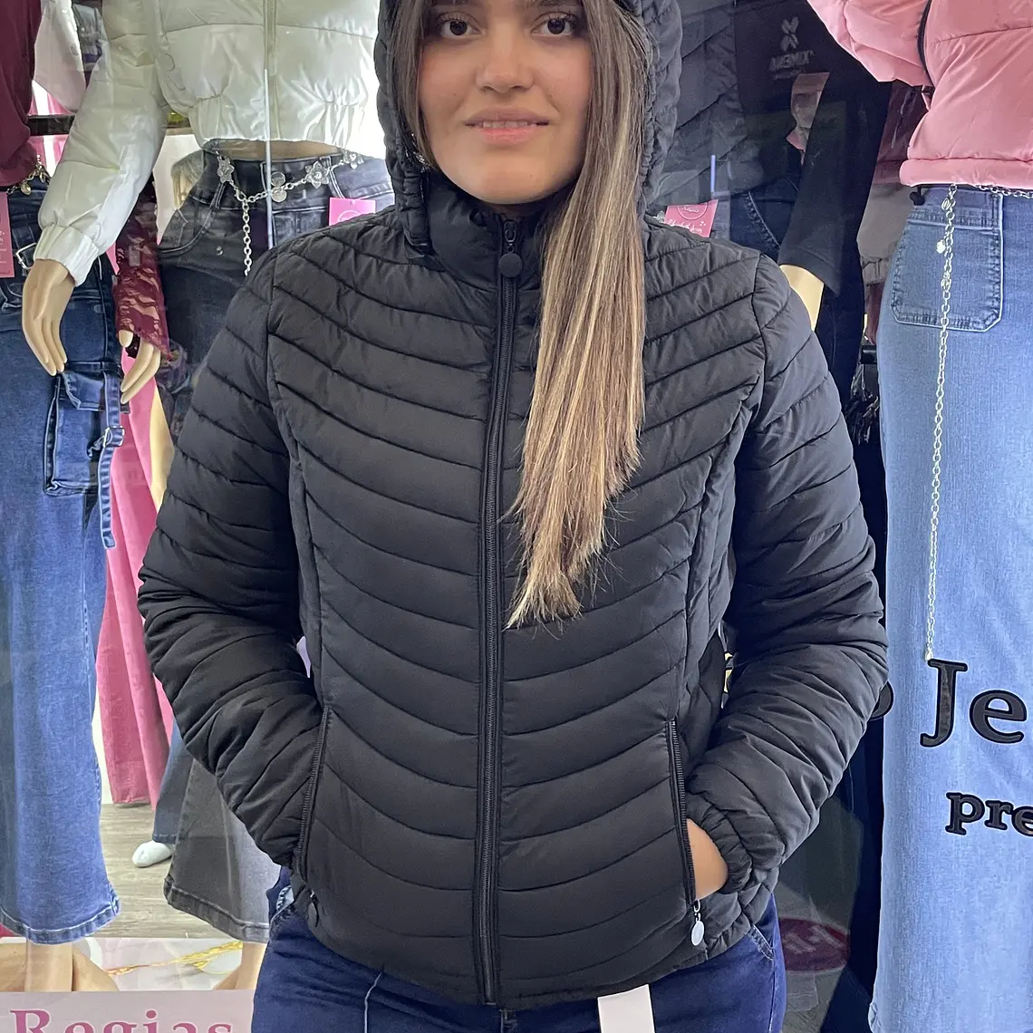 PARKA NEGRA CORTA  IMPERMEABLE TERMICA PARA LA LLUVIA Y EL FRIO  1
