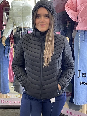 PARKA NEGRA CORTA  IMPERMEABLE TERMICA PARA LA LLUVIA Y EL FRIO 