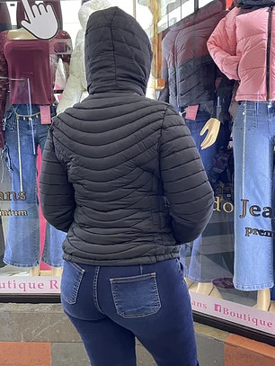 PARKA NEGRA CORTA  IMPERMEABLE TERMICA PARA LA LLUVIA Y EL FRIO 