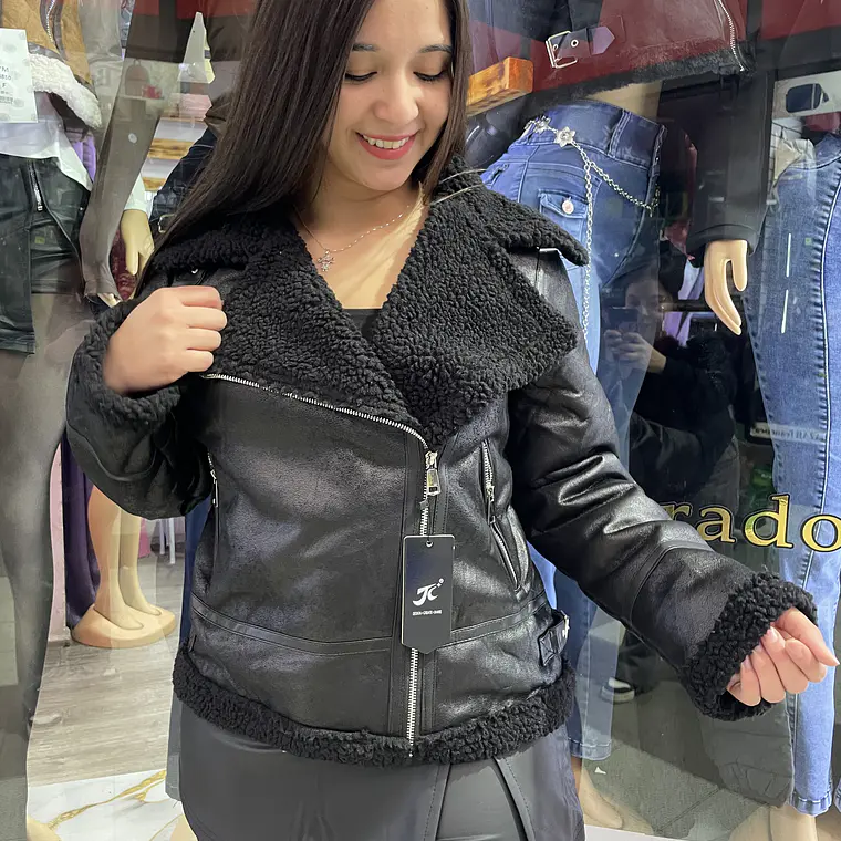 chaqueta aviadora negra chiporrito <a la cadera > 1