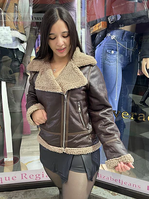 chaquetita aviadora cafe con chiporrito <media cadera >