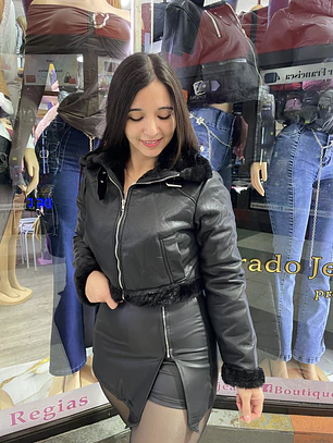 chaqueta negra medida a la cintura 