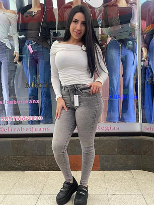 SKINNY JEANS GRIS CLARO UN BOTON TIRO ALTO 